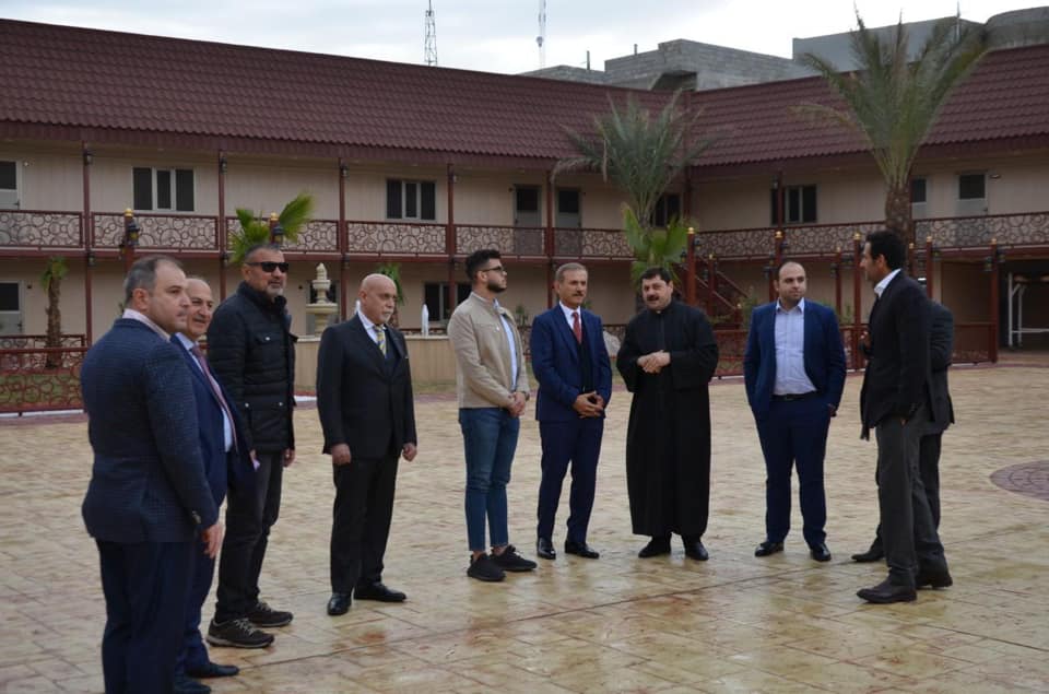 بمناسبة أعياد الميلاد المجيد.. رئيس رابطة المصارف الخاصة العراقية يزور كنيسة سيّدة البشارة للسريان الكاثوليك في الموصل