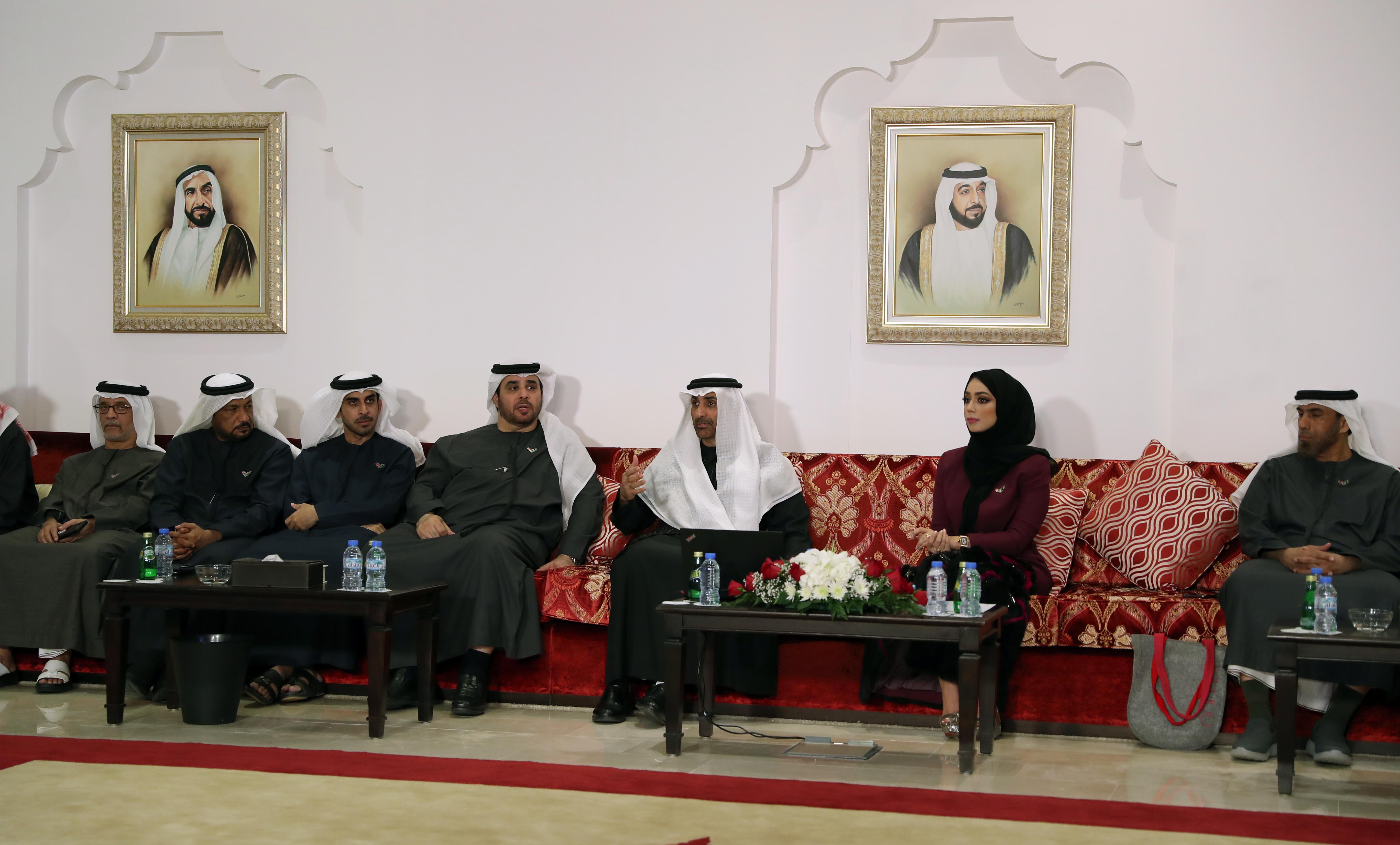 قدمها الشيخ الأخضر “الدكتور الشيخ عبدالعزيز النعيمي”.. محاضرة بعنوان “إثراء البيئة” في مجلس محمد خلف بأبوظبي