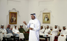 محاضرة حول “منظومة غرس القيم التربوية لدى الأبناء” في مجلس محمد خلف