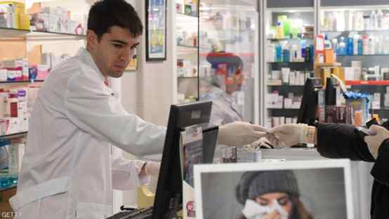 لمواجهة كورونا .. لاعب إسباني يعمل بصيدلية