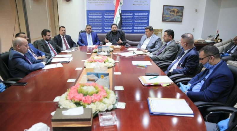 خلال ترؤسهما اجتماعا جديدا لدعم القطاع الزراعي .. الكعبي والشمري يبحثان الخطوات الفعلية لاستثمار الاراضي الزراعية وتوحيد القوانين ذات الصلة بقانون موحد