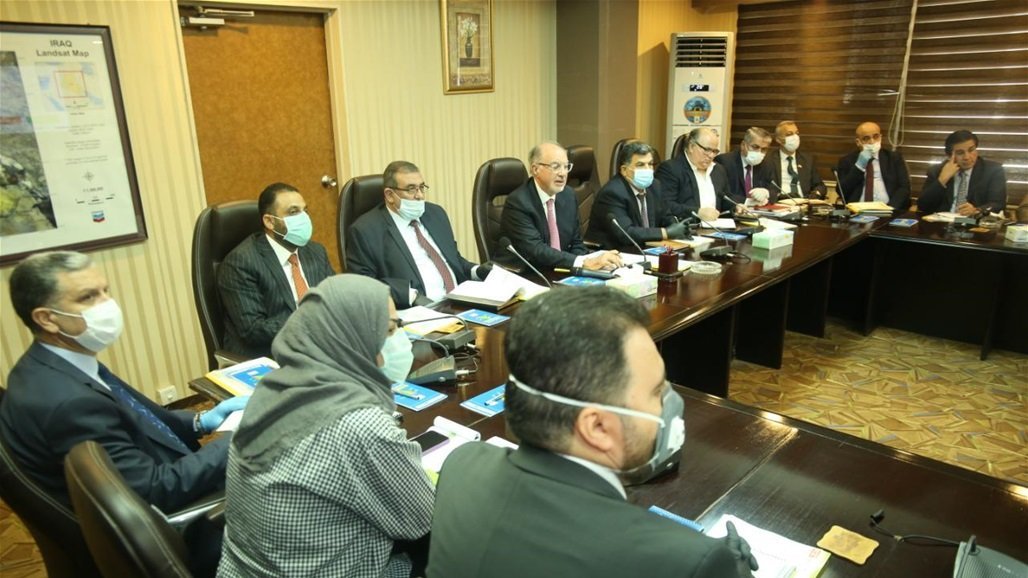 وزير النفط / وكالة.. يؤكد حرص الحكومة على العمل لتعزيز الإيرادات المالية ومعالجة الازمة الاقتصادية الخانقة