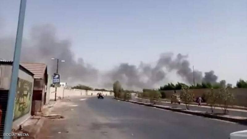 تحطم طائرة على متنها 107 ركاب فوق حي مكتظ بالسكان في باكستان