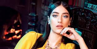 هازال كايا تكشف عن صداقتها مع كيفانش تاتليتوغ