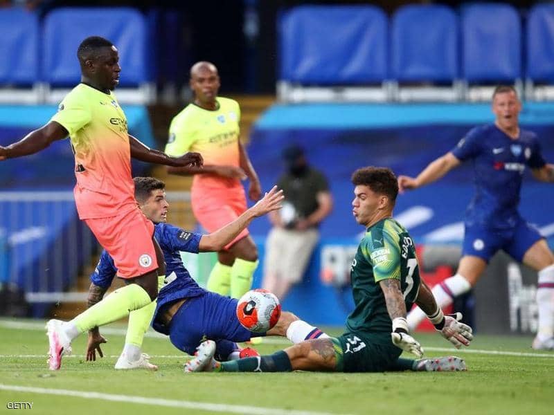 بهدية تشلسي.. ليفربول يتوج بطلا للدوري الإنجليزي