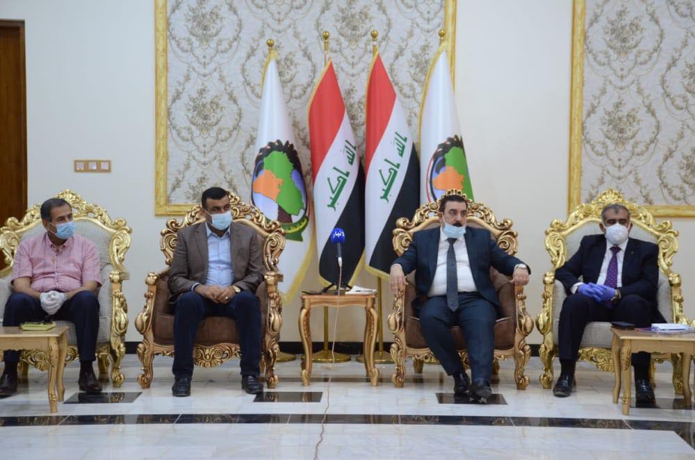 محافظ الانبار والنائب يحيى المحمدي يجتمعان برؤساء وممثلي النقابات والاتحادات العمالية ويبحثان تقديم الدعم للعاملين فيها