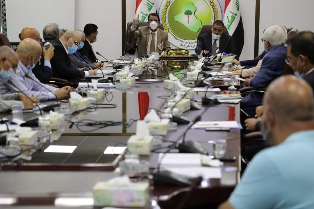 وزير الزراعة وغرفة تجارة بغداد يبحثان إيجاد صناعات تحويلية تستوعب فائض المحاصيل الزراعية