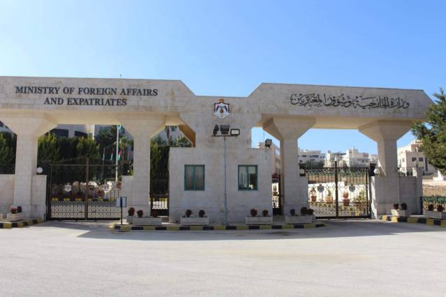 الخارجية الأردنية تدين مصادقة “اسرائيل” على بناء الف وحدة سكنية