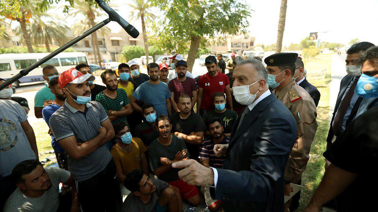الكاظمي يلتقي بمجموعة من المتظاهرين الخرّيجين ويعد بتلبية مطالبهم
