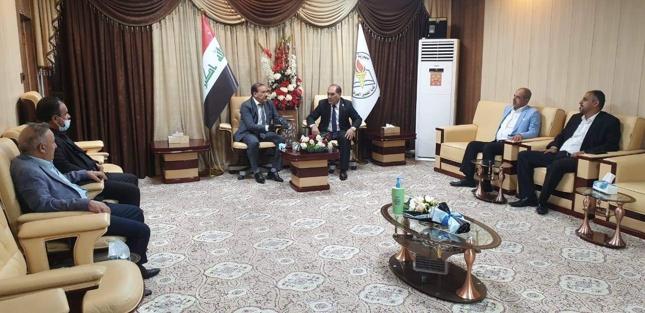 نقيب المعلمين العراقيين يبحث مع مدير عام تربية بغداد الرصافة الاولى سبل تذليل العقبات التي تواجه العملية التربوية