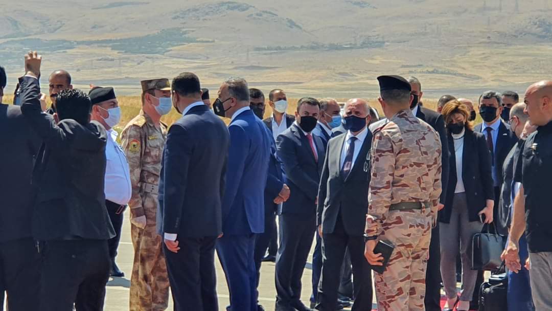 الكاظمي يصل الى السليمانية ويجتمع بالمسؤولين في المحافظة
