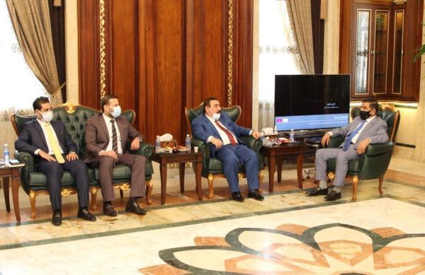 محافظ الانبار يلتقي وزير الدفاع ويبحث معه استحقاق ابناء المحافظة في القبول بالكلية العسكرية وعدد من الملفات المهمة