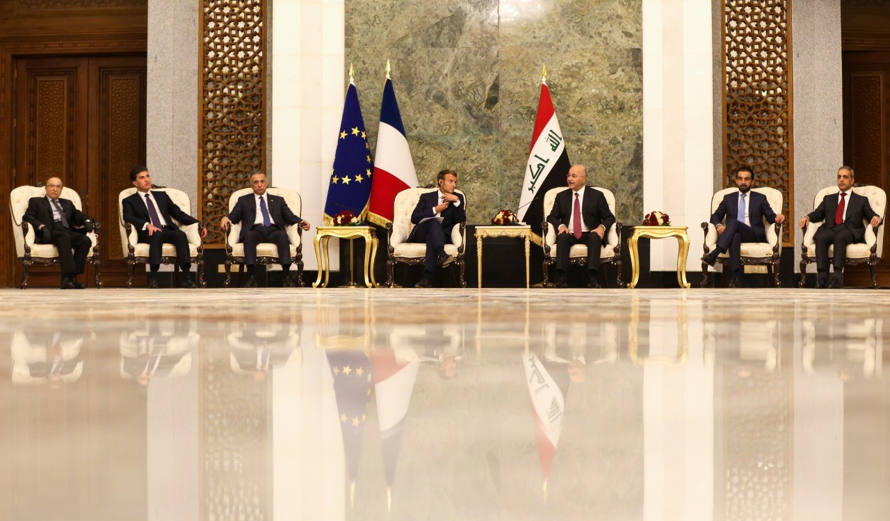 خلال مأدبة غداء على شرف الرئيس الفرنسي .. رئيس الجمهورية: العراقيون مصرون على التوجه ببلدهم إلى شاطئ الأمان والاستقرار