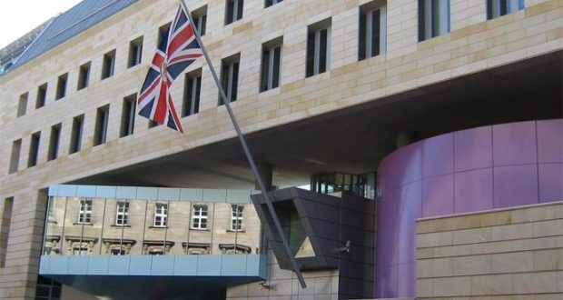 السفارة البريطانية تبدي قلقها من أعمال العنف في تظاهرات بغداد