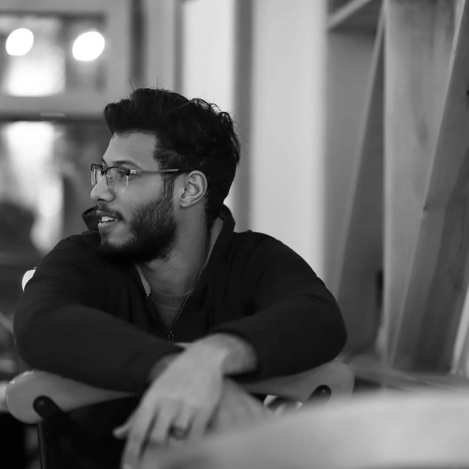 ابن كفر الشيخ .. محمد أمين من الهندسة إلى دمج الأشكال والصور