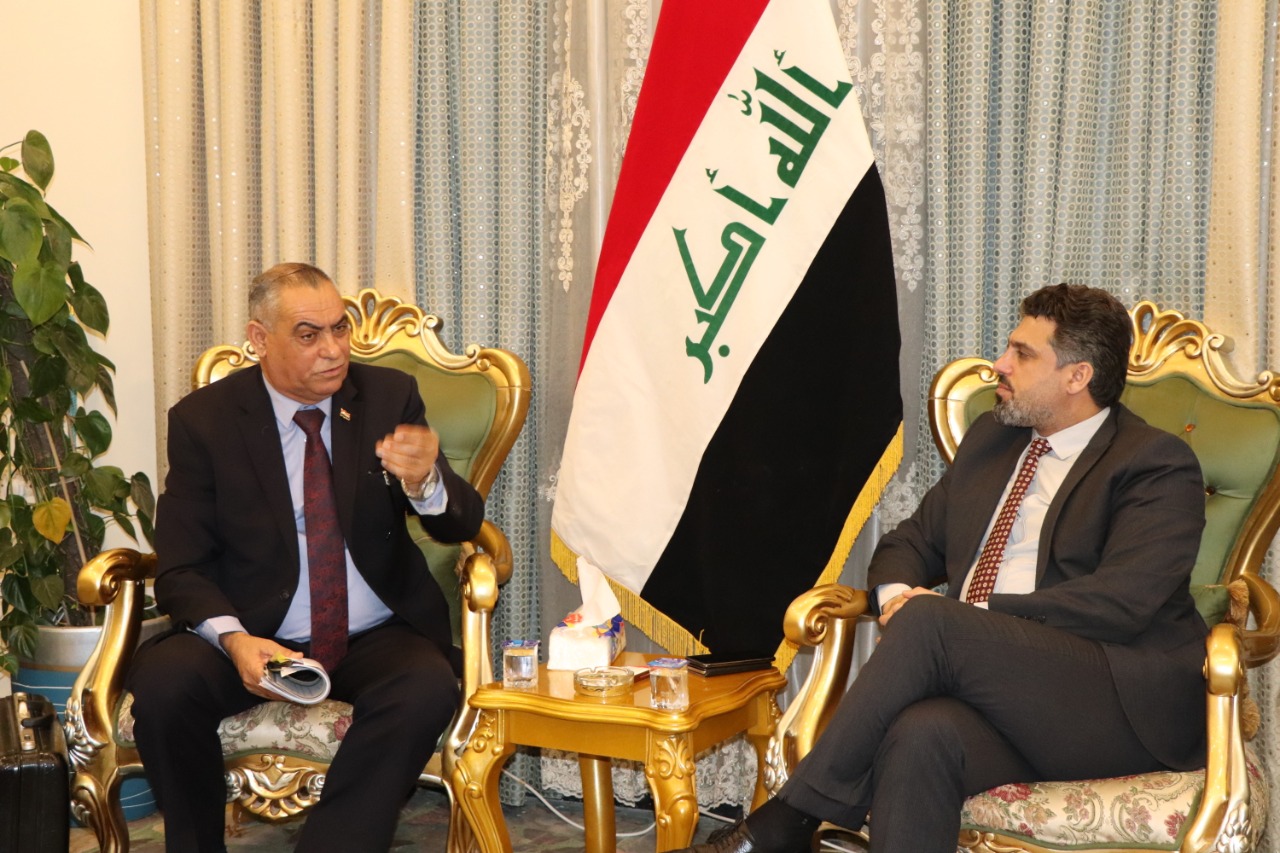 النائب الدليمي يناقش مع مسؤولي التربية قضية العقود والمحاضرين وأصحاب الأجور اليومية