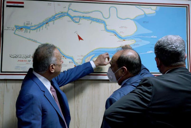 رئيس مجلس الوزراء مصطفى الكاظمي يصل الى ميناء أم قصر في البصرة ويجتمع بالكوادر العاملة في الكمارك والموانىء