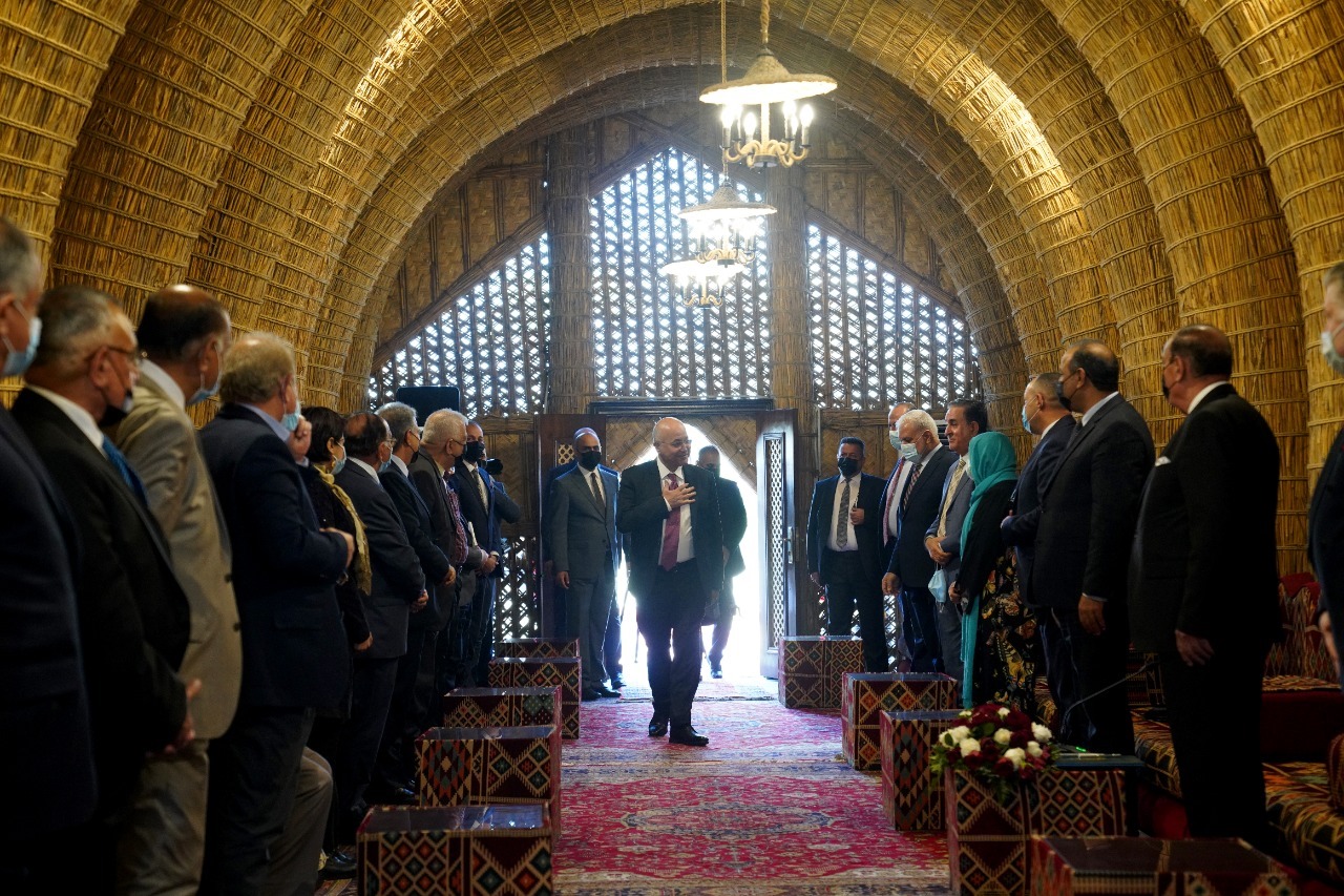 خلال استقباله عدداً من الصحفيين الرواد.. رئيس الجمهورية: الإعلام الحر والمهني ضرورة لدعم وتصحيح المسار الديمقراطي في البلاد