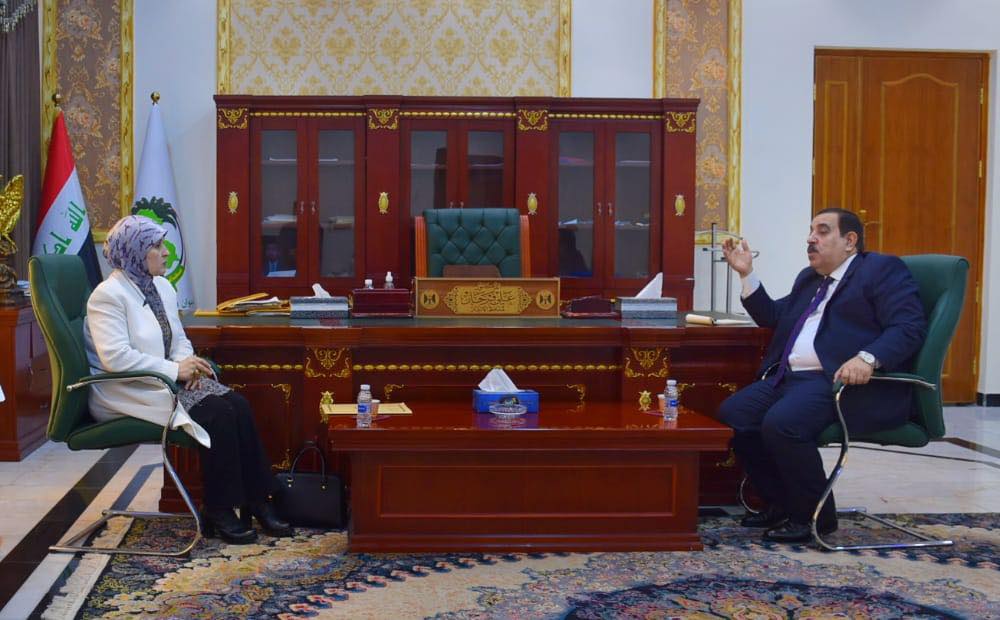 محافظ الانبار يبحث مع رئيسة لجنة الثقافة والسياحة والآثار النيابية الواقع الثقافي في المحافظة