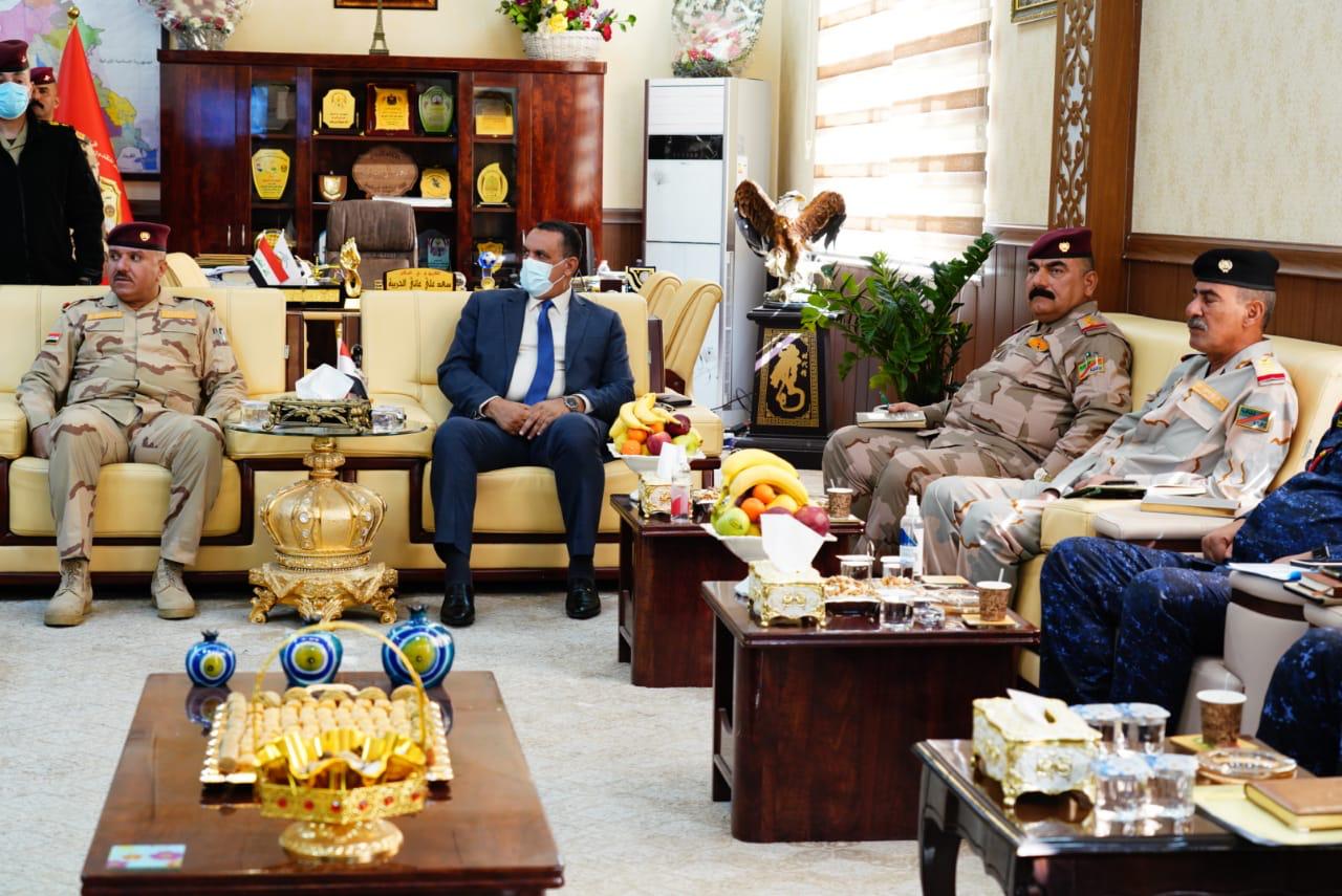 نائب قائد العمليات المشتركة يبحث مع محافظ كركوك وقائد المقر المتقدم الاوضاع الامنية في المحافظة