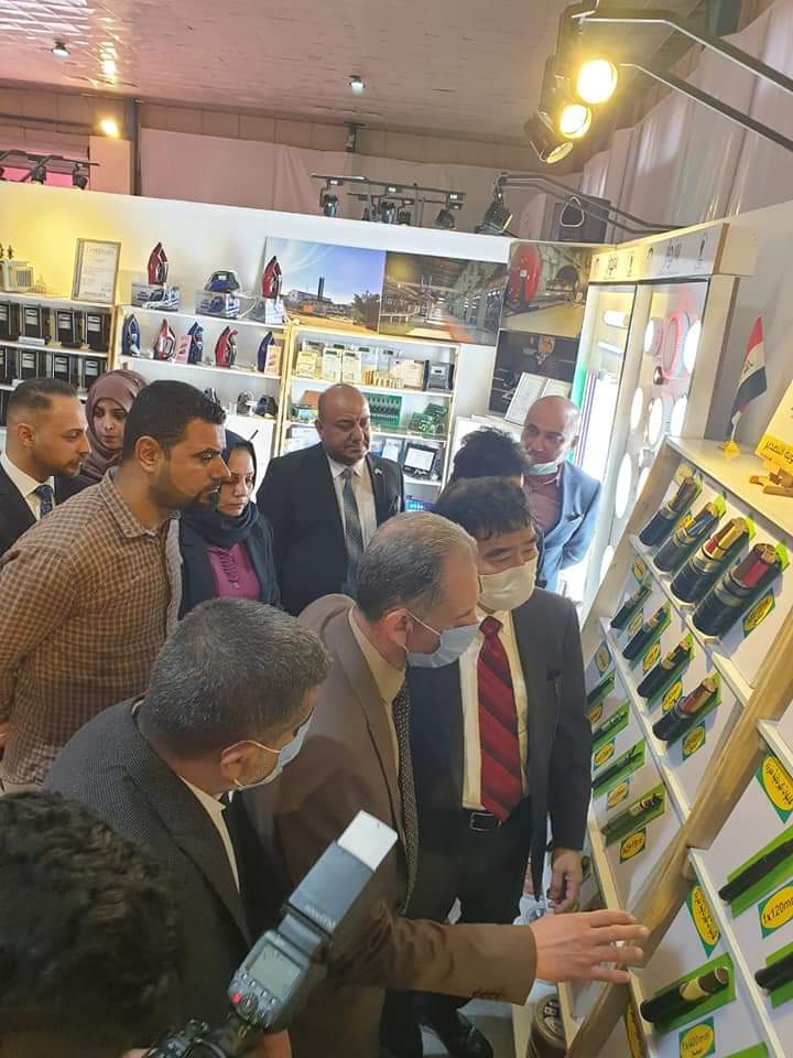 السفير الياباني لدى العراق يطلع على أجنحة شركات وزارة الصناعة والمعادن في معرض صنع في العراق