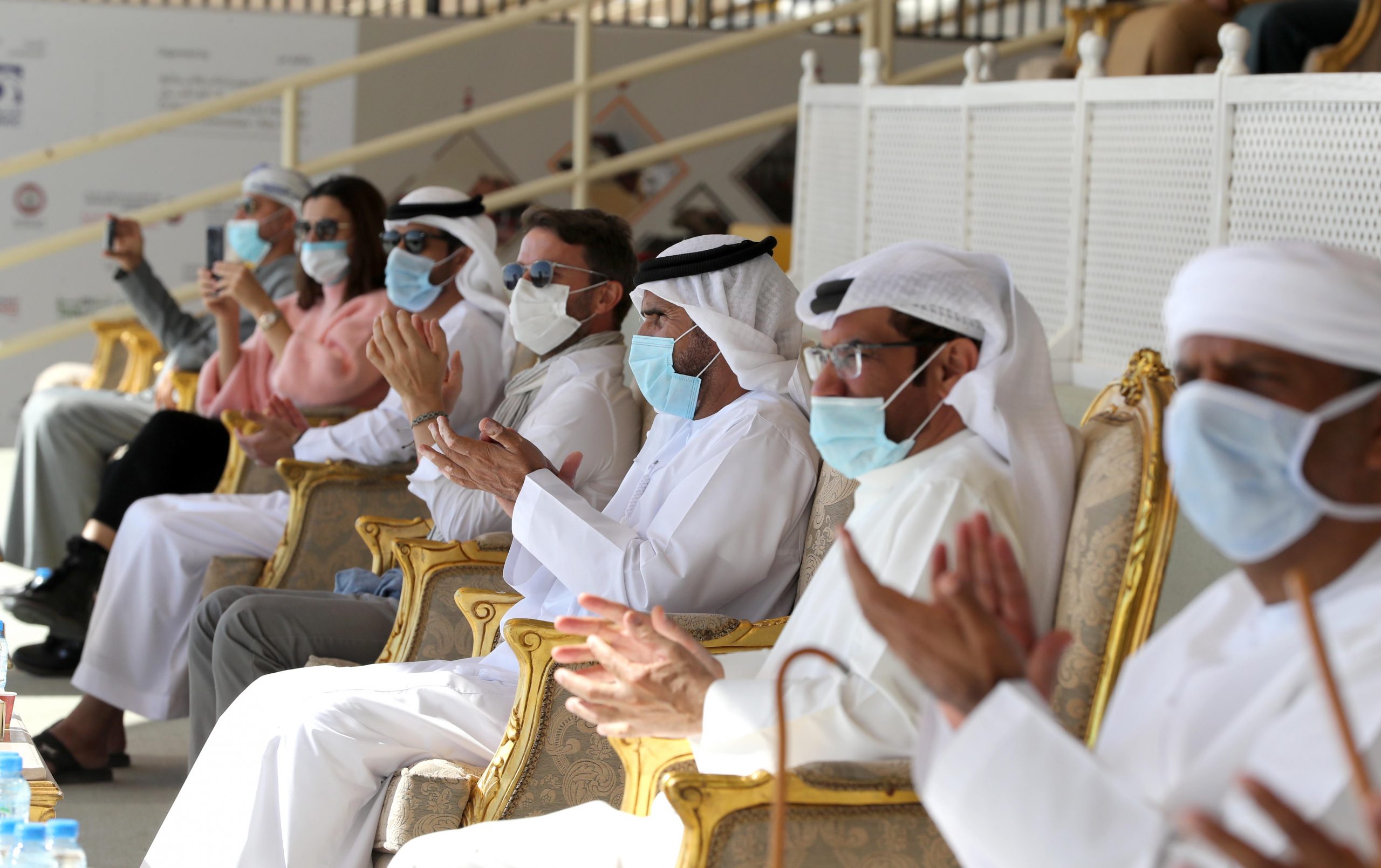 بحضور فارس المزروعي والسفير الفرنسي.. إعلان نتائج شوط الجمل شرايا (15) مجاهيم بمزاينةالإبل بمهرجان الظفرة