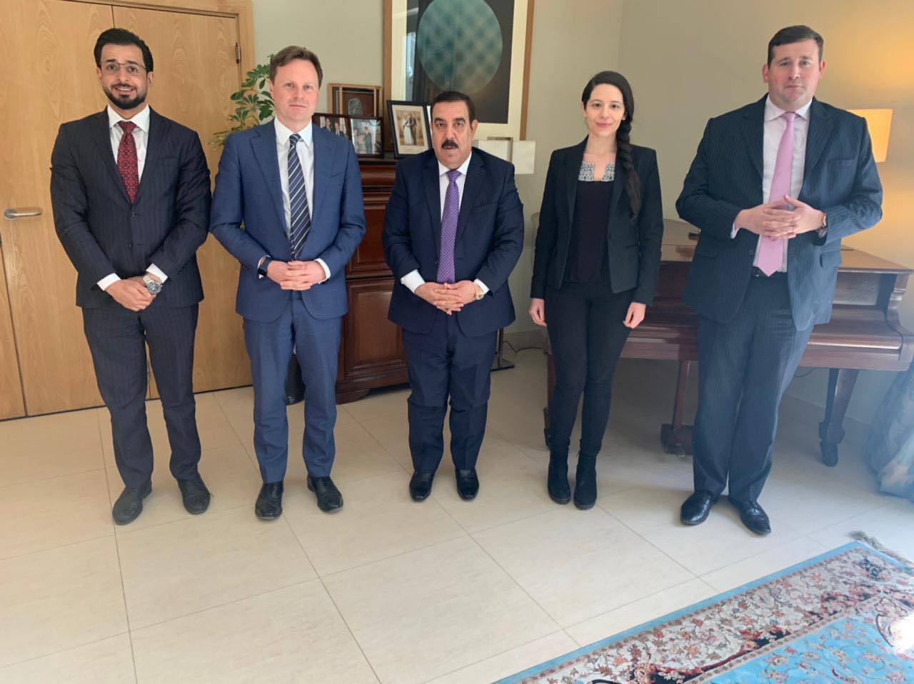محافظ الأنبار يلتقي سفير المملكة المتحدة لدى العراق ويناقش معه ملفات دعم وإنعاش القطاعات الخدمية والاستثمارية في المحافظة