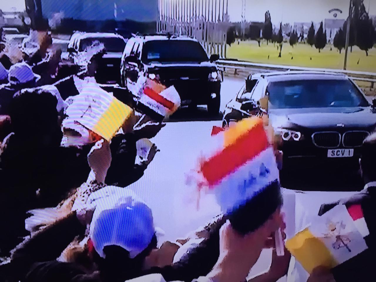 البابا فرنسيس يغادر مطار بغداد الدولي ويتوجه الى قصر بغداد