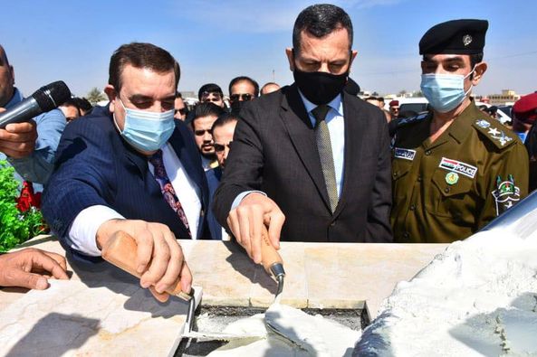 محافظ الانبار ورئيس جهاز الامن الوطني وكالةً يضعان حجر الاساس لبناية أمن البلدة التابعة للجهاز في المحافظة