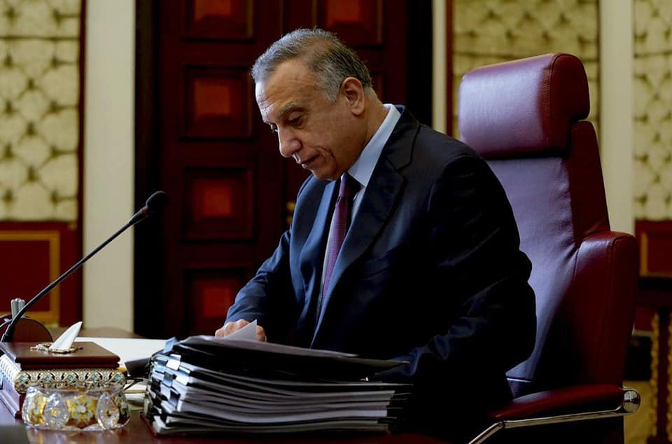 في تغريدة على حسابه في تويتر: الكاظمي يعزي جمهورية مصـر العربية بالمصاب الأليم جراء حادثة اصطدام القطارين