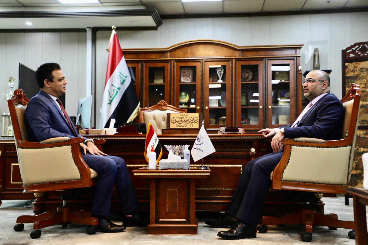 وزير الاتصالات يستقبل السفير المصري ويبحث معه مشروع القرية الذكية العراقية