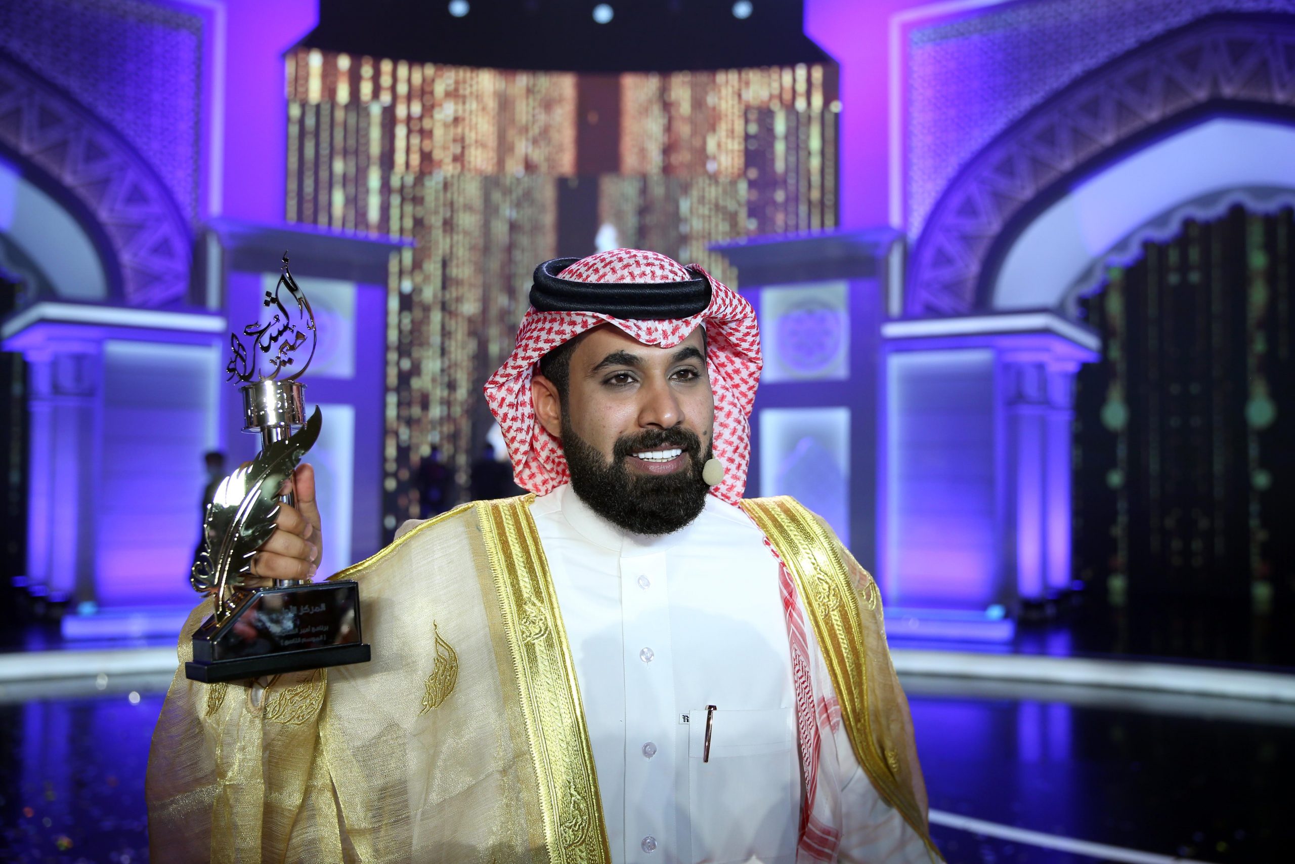 السعودي “سلطان الضيط” يحصد لقب “أمير الشعراء” للموسم التاسع