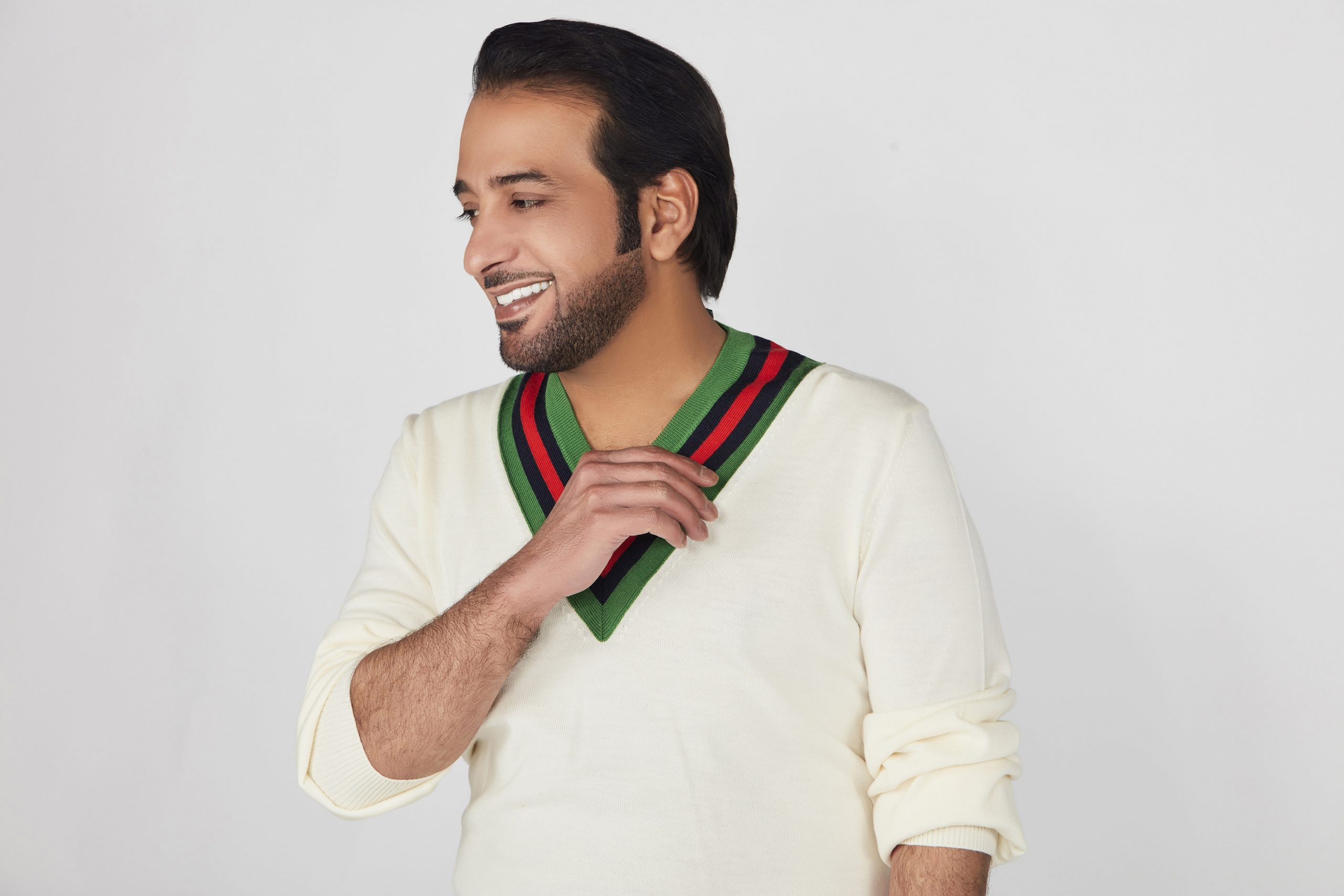 عرضها ضمن قناته الرسمية في موقع “يوتيوب”.. عيضة المنهالي يخطف الأنظار في جديده العراقي “ما اشبع منه”