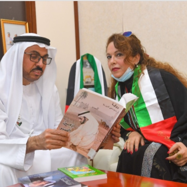بعد حصولها على الإقامة الذهبية..الامارات تكرم الروائية السورية والكاتبة في تاريخ وتراث الامارات