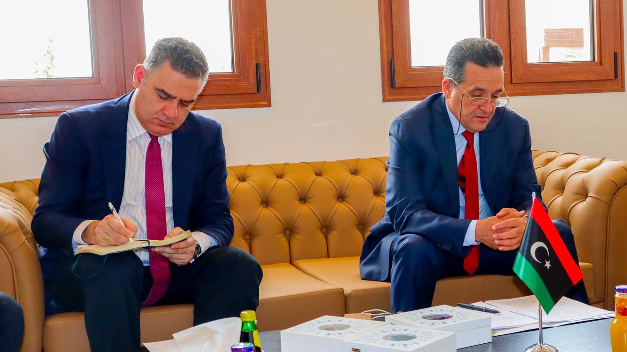 ليبيا .. الغويل يلتقي القائم بأعمال السفارة اليونانية
