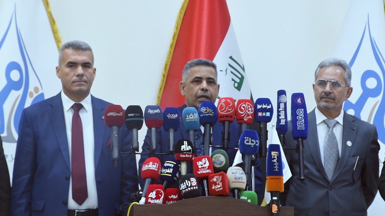 خلال مؤتمره الصحفي ..قادمون للتغيير يقدم رؤيته للاوضاع العامة في البلاد ويرفض المساس بفقرة الدوائر المتعددة في قانون الانتخابات