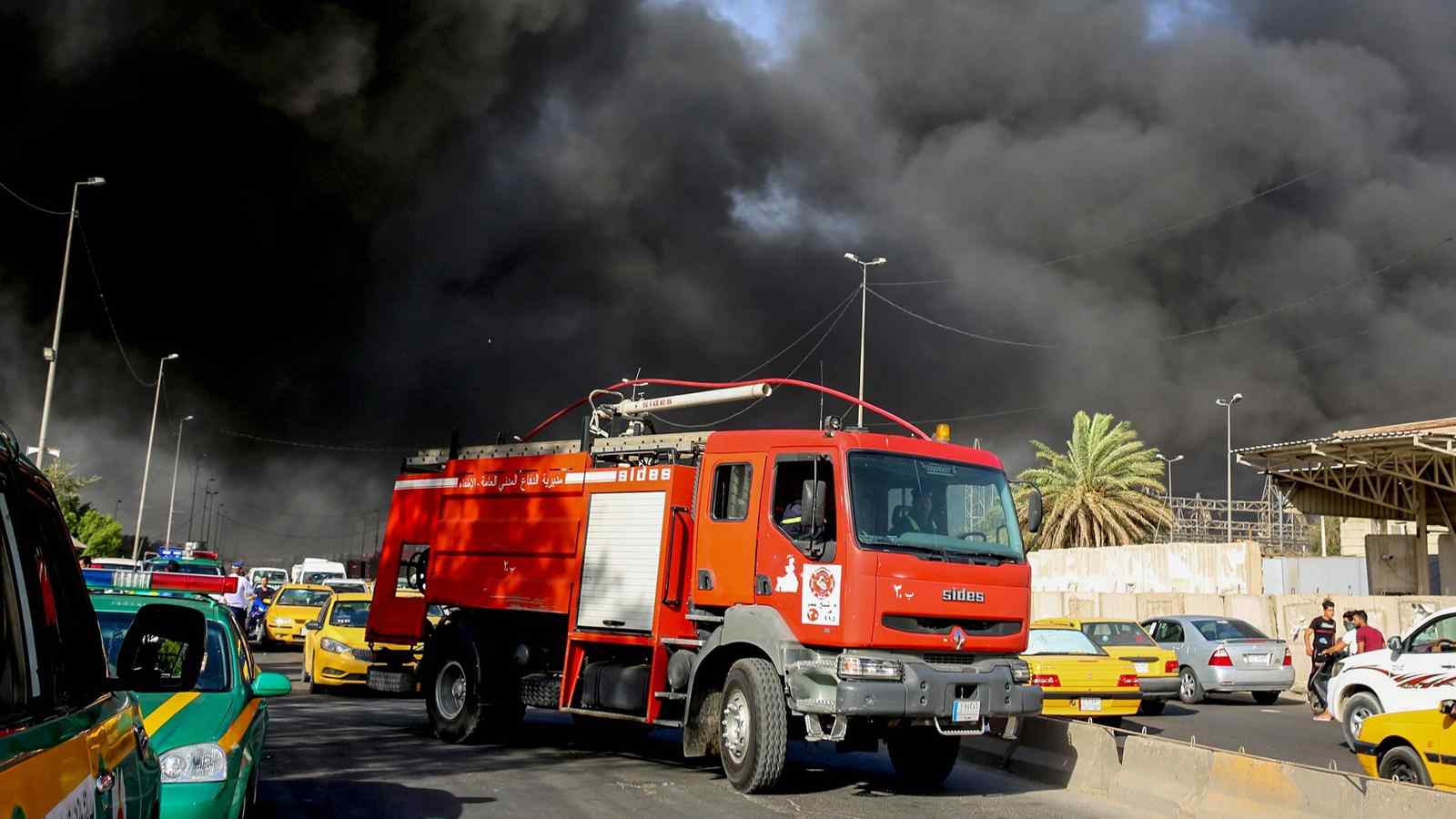 لحظة نشوب حريق بمستشفى عزل مصابى كورونا بالناصرية “فيديو”