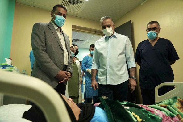 الكاظمي يتفقّد جرحى التفجير الإرهابي في مدينة الصدر