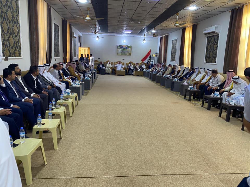 محافظ الانبار يجتمع بشيوخ ووجهاء عشائر ومثقفي واكاديميي المحافظة ويطلع على موقفهم من الدعوات الرامية لإقامة التظاهرات