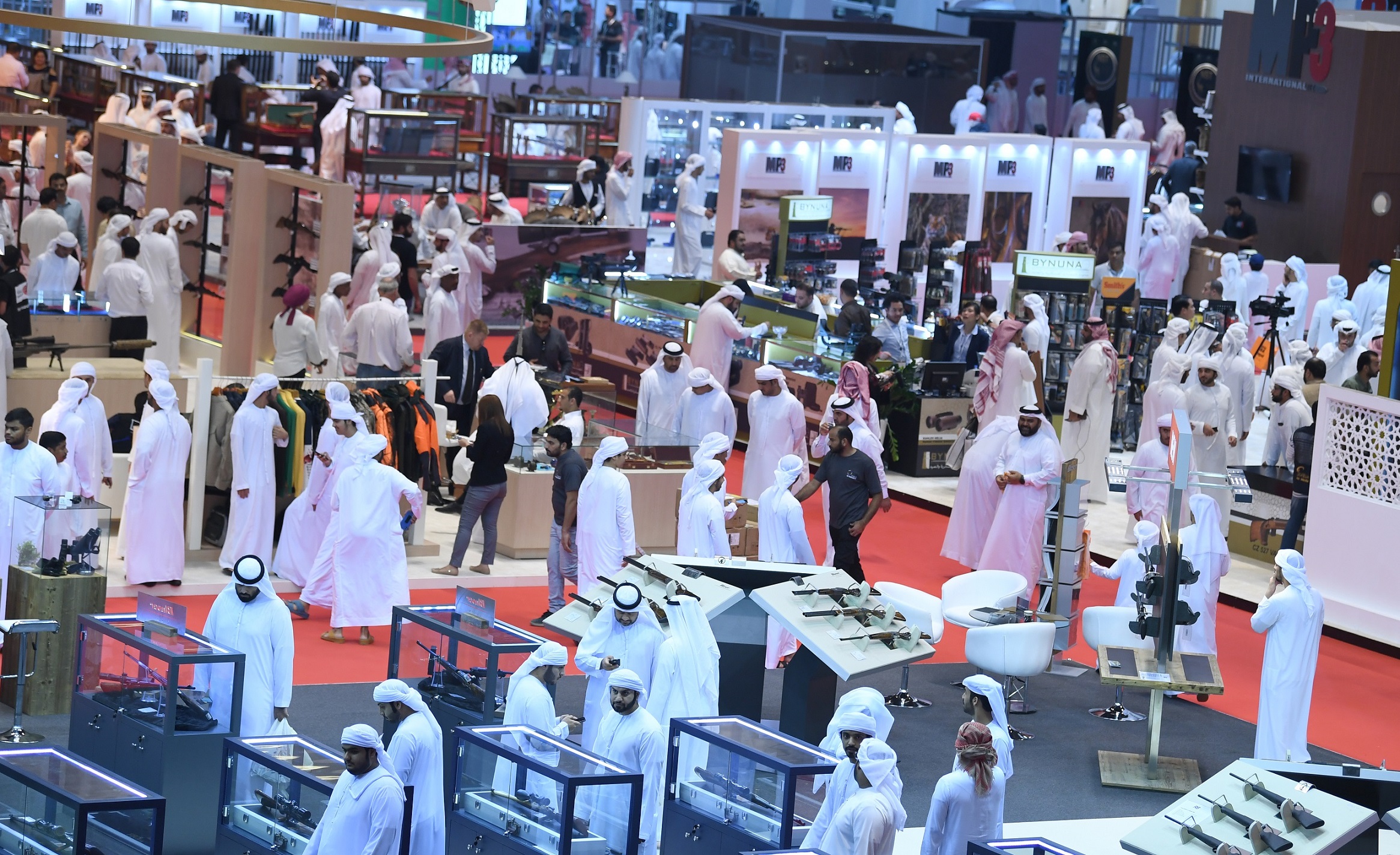 إقبال مُتواصل من قبل العارضين الإماراتيين والدوليين للمُشاركة في القطاعات الـ (11) للحدث..
