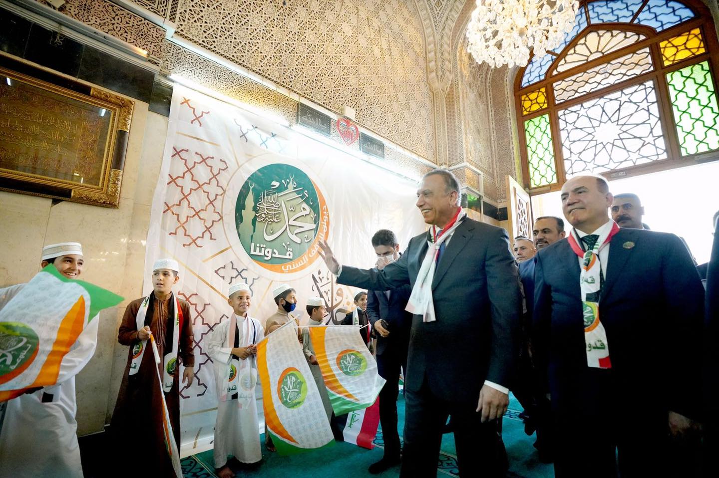 خلال مشاركته مراسم احياء ذكرى المولد النبوي الشريف ..الكاظمي يحذر من اصوات نشاز تحاول بث الفتنة