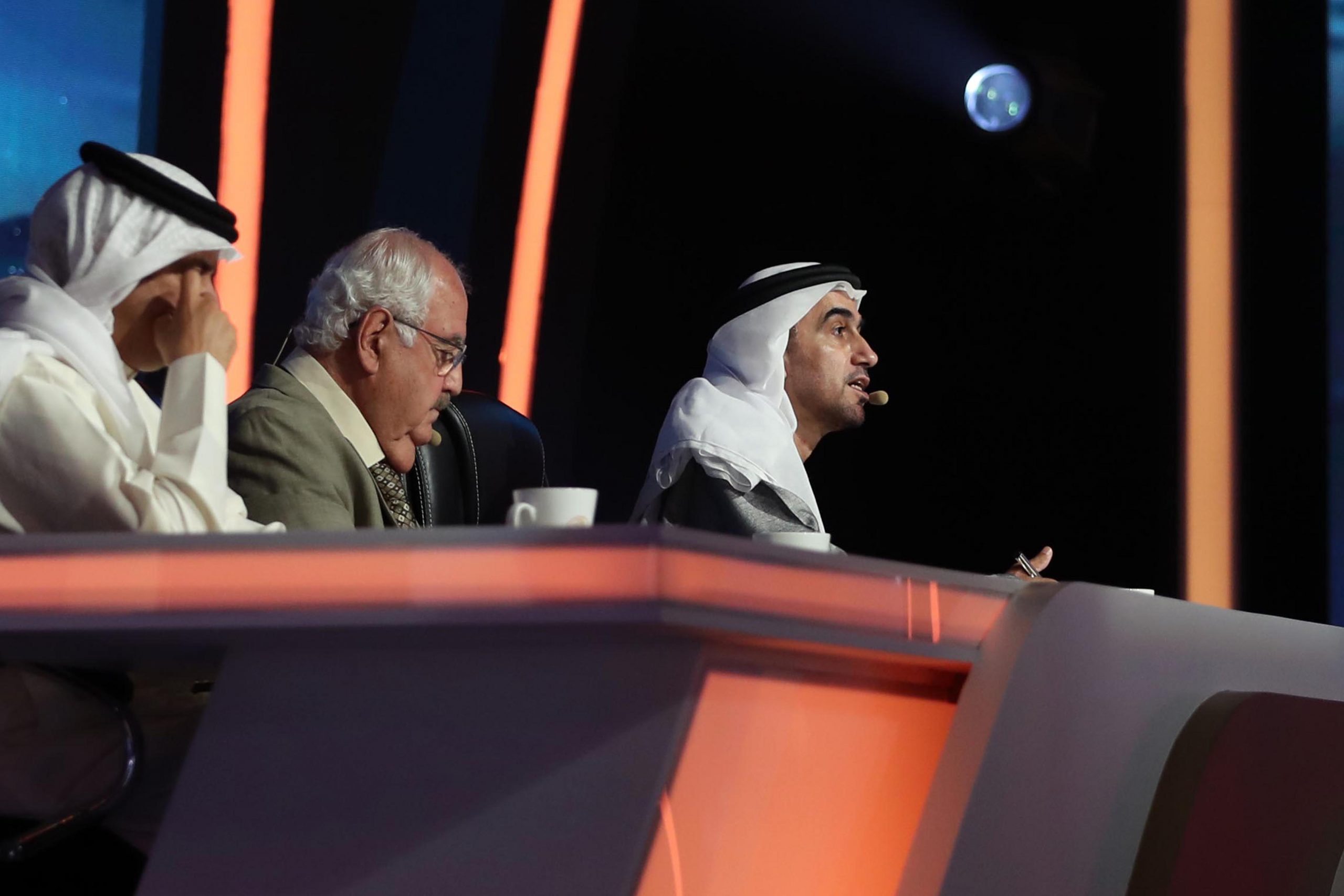 لجنة تحكيم “برنامج شاعر المليون” تقابل شعراء الكويت غداً الجمعة.. عن بعد