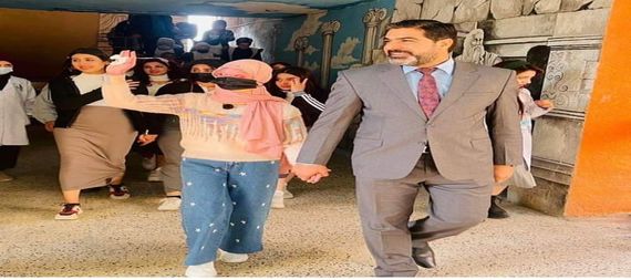 بالصور .. استقبال كوادر وطالبات معهد الفنون الجميلة لزميلتهم الطالبة مريم