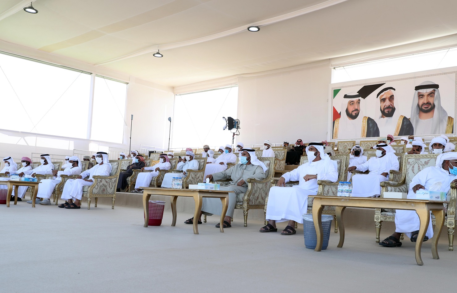 فارس المزروعي يتفقد مزاينة الإبل في مهرجان محمد بن زايد لسباق الهجن ومزاينة الإبل ويتوج الفائزين مزاينة الإبل لفئة الإيذاع