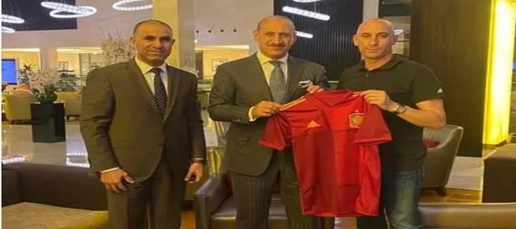 وزير الشباب يبحث مع رئيس الاتحاد الاسباني لكرة القدم آليات التعاون المشترك