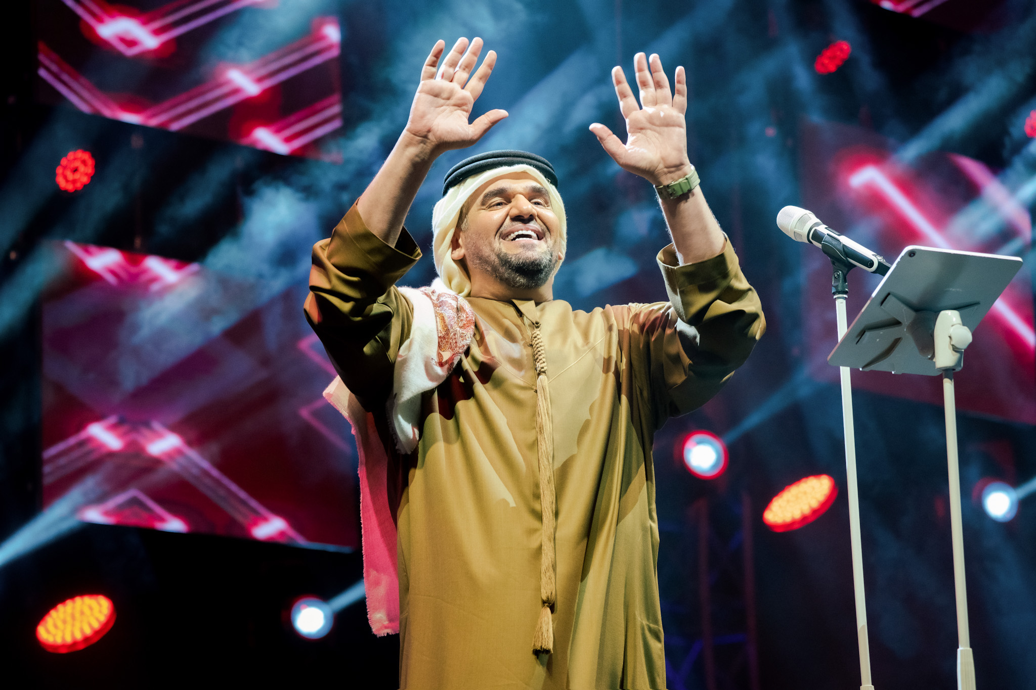 حسين الجسمي يستقبل العام الجديد 2022 في أبوظبي بأمنيات المحبة والسلام