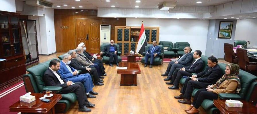 وزير الثقافة يبحث مع السفير الإيراني في بغداد تعزيز العلاقات الثقافية بين البلدين