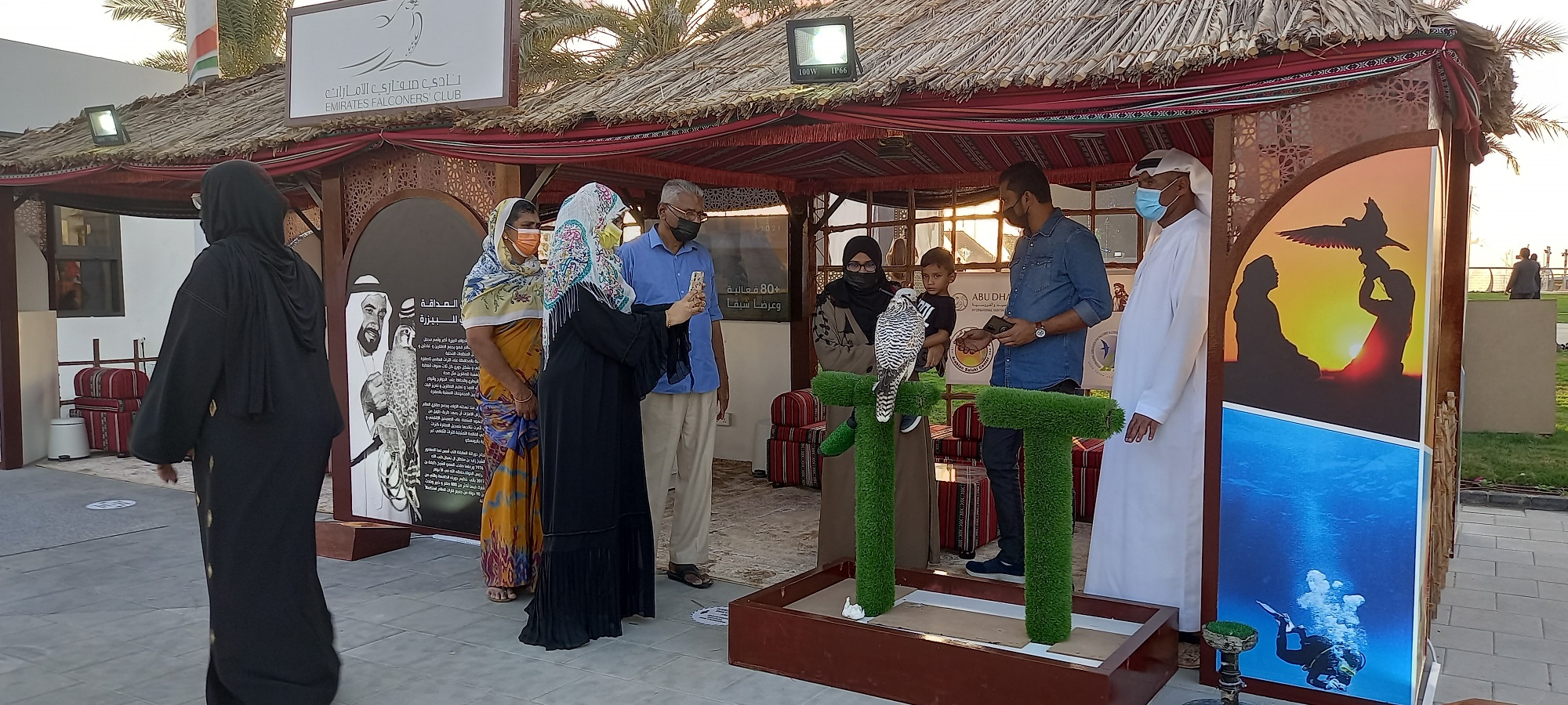 نادي صقاري الإمارات يستقطب زوار مهرجان الشيخ زايد