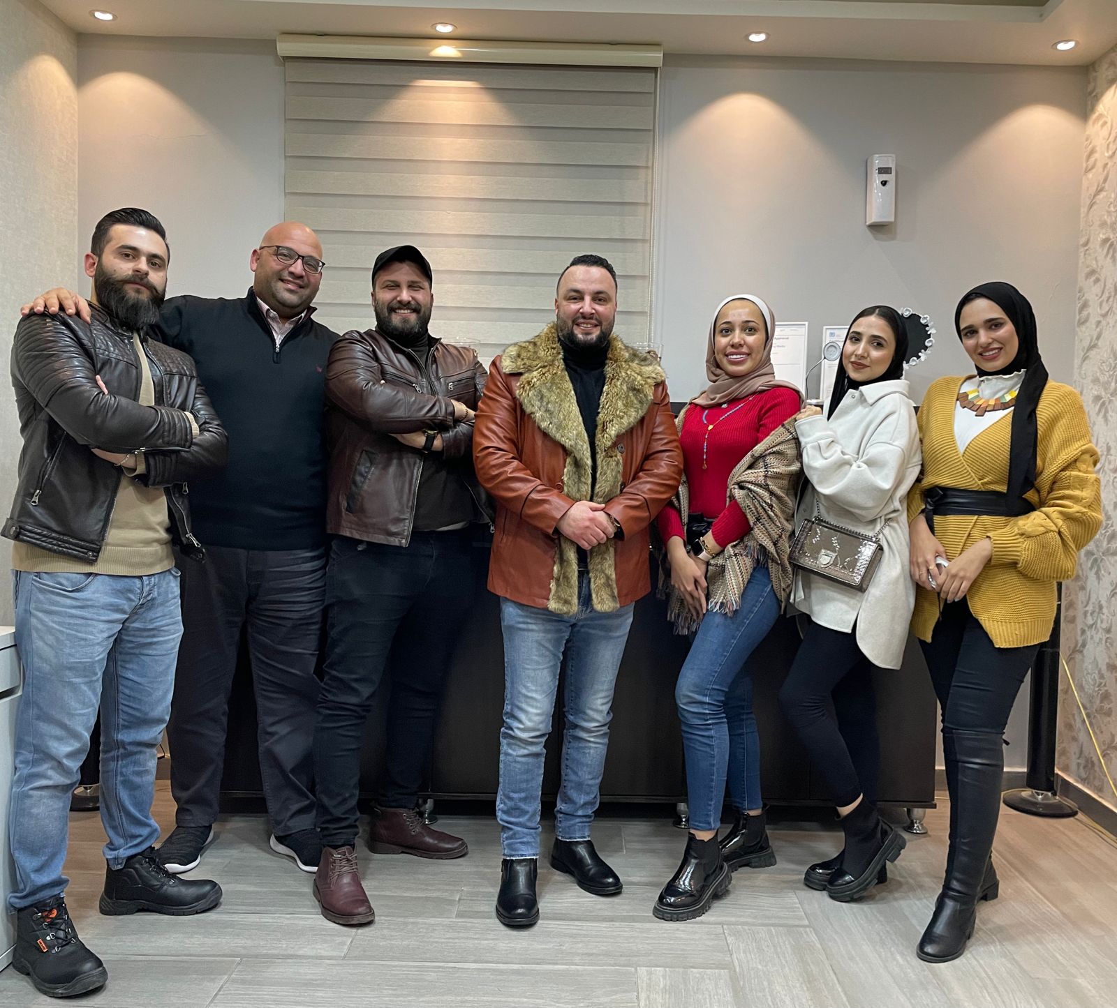أبو سنينة ما بعد الذهب رحلات سياحية وهدايا قيمه لموظفيه