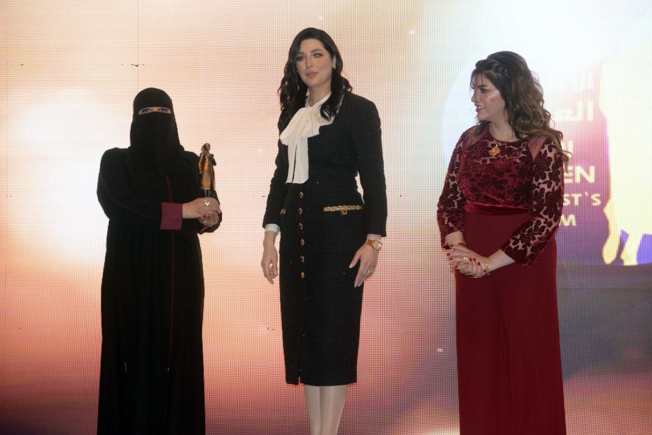 الإعلامية عواطف الثنيان تفوز بجائزة أطوار بهجت لعام ٢٠٢٢